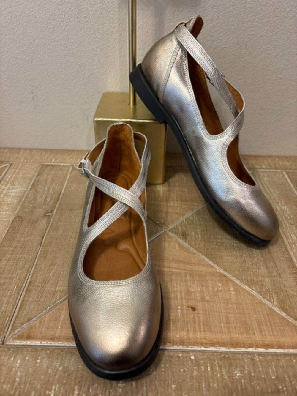 NWOT Lucky Brand Necia Metallic Silver Crisscross Strap Flats Size 9.5